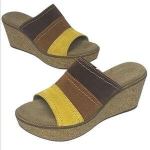 Like New Clarks Artesian Aisley Lily Women’s Sued Cork Wedge Sandals Size 9.5
